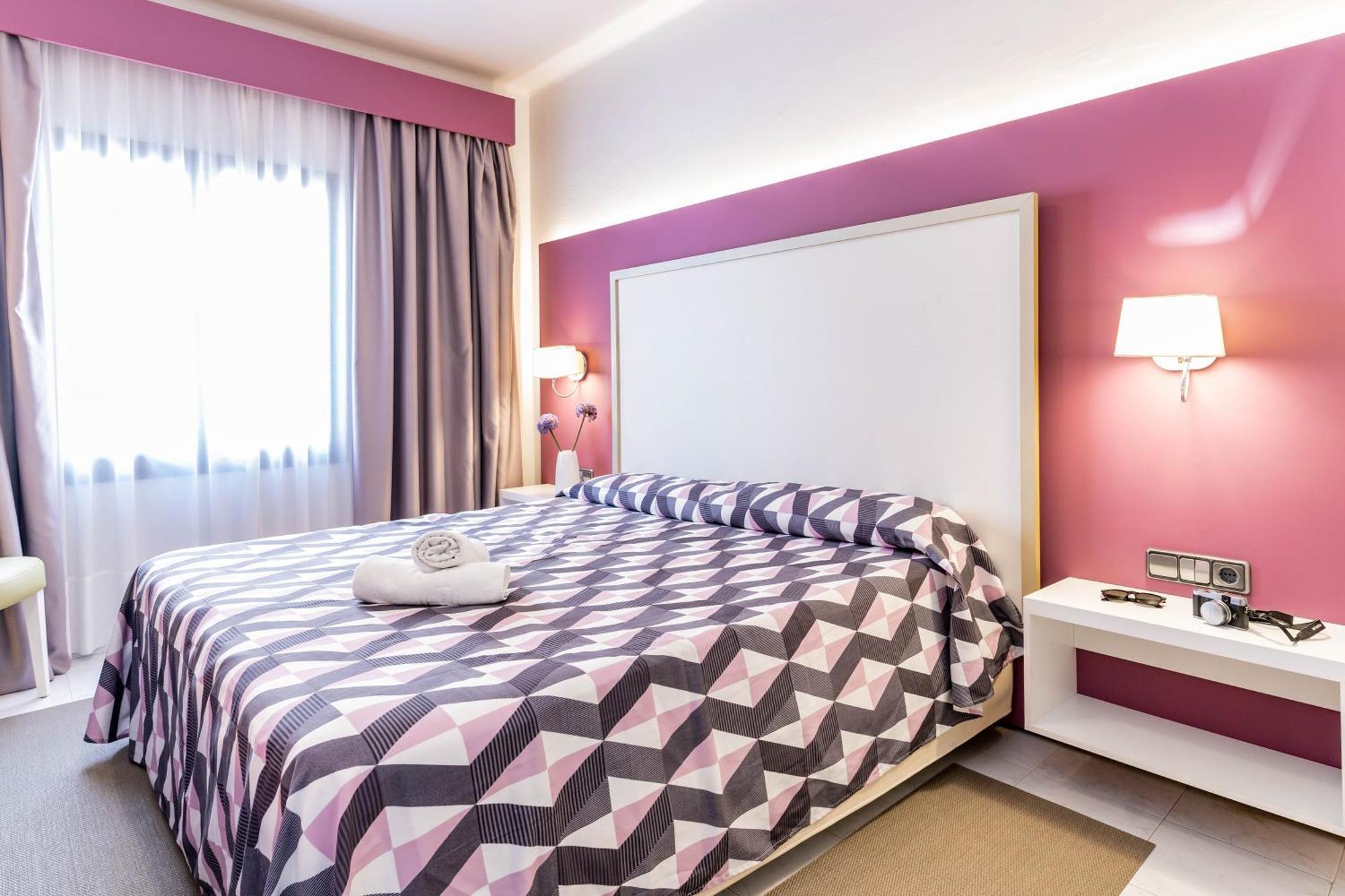 The Purple Hotel - Adults Only Sant Antoni de Portmany Стая снимка